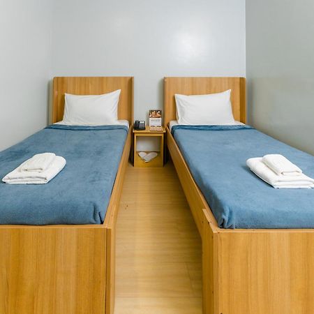 Madison 101 Hotel + Tower Кесон Сити Екстериор снимка