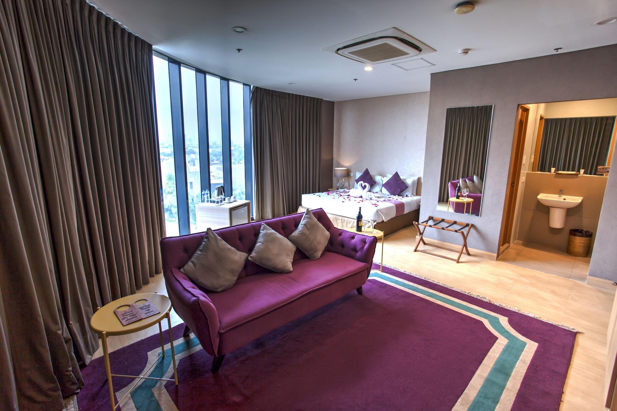 Madison 101 Hotel + Tower Кесон Сити Екстериор снимка