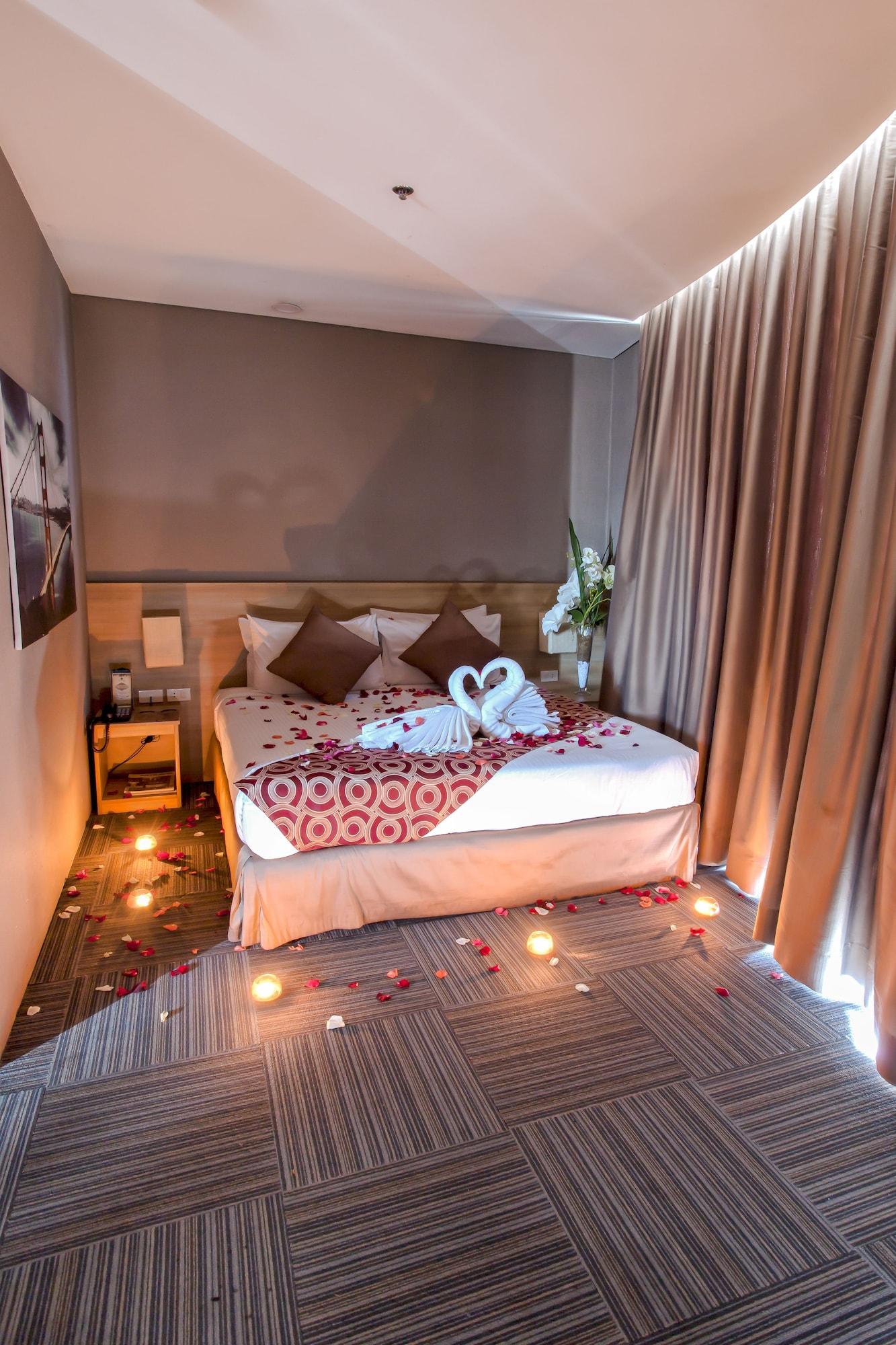 Madison 101 Hotel + Tower Кесон Сити Екстериор снимка