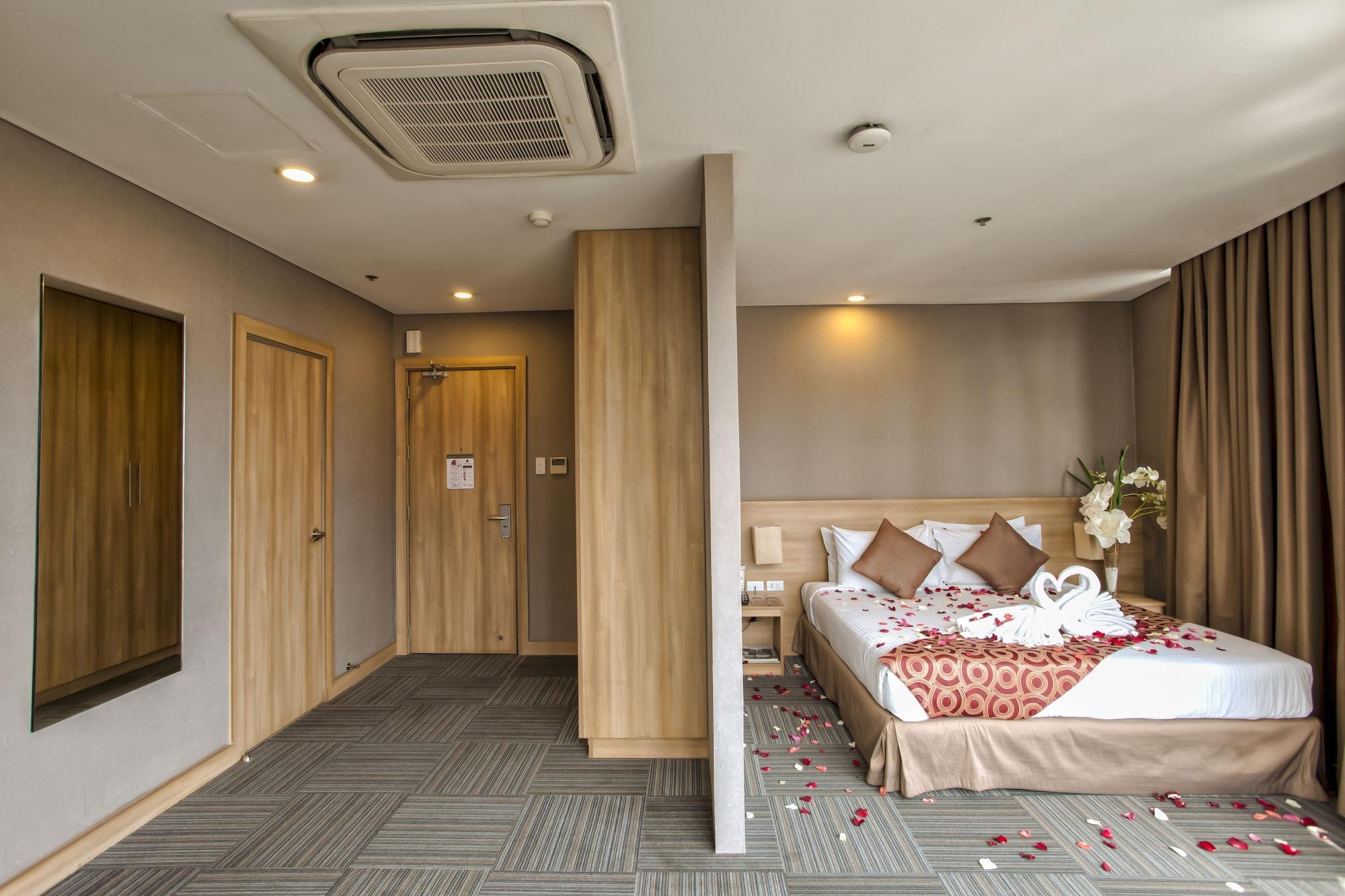 Madison 101 Hotel + Tower Кесон Сити Екстериор снимка