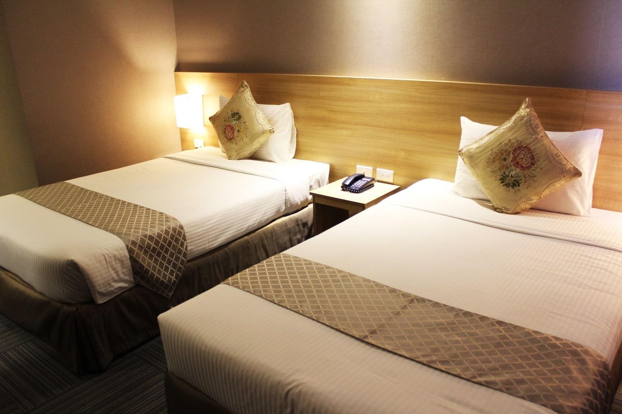 Madison 101 Hotel + Tower Кесон Сити Екстериор снимка