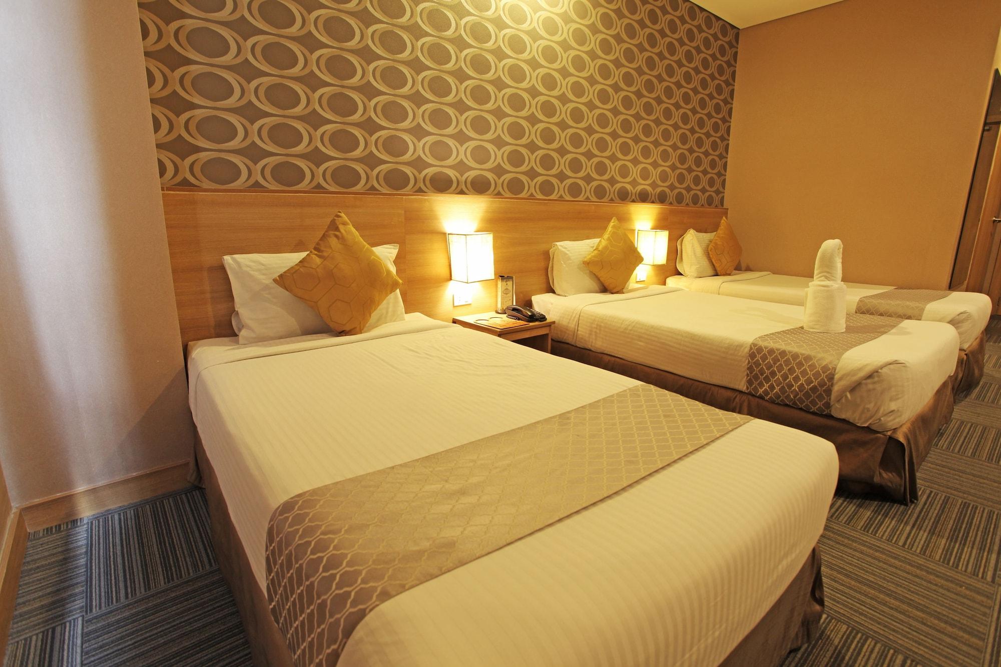 Madison 101 Hotel + Tower Кесон Сити Екстериор снимка