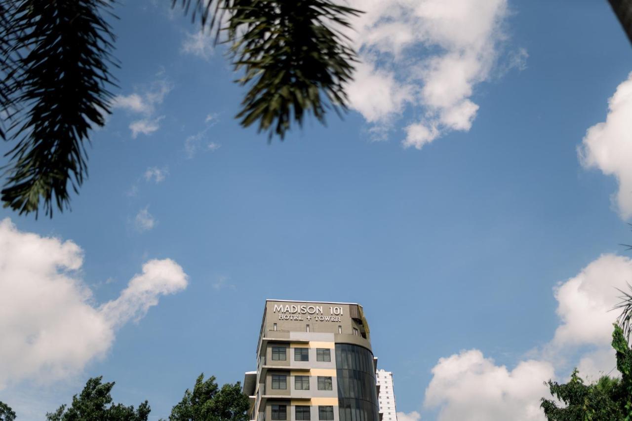 Madison 101 Hotel + Tower Кесон Сити Екстериор снимка