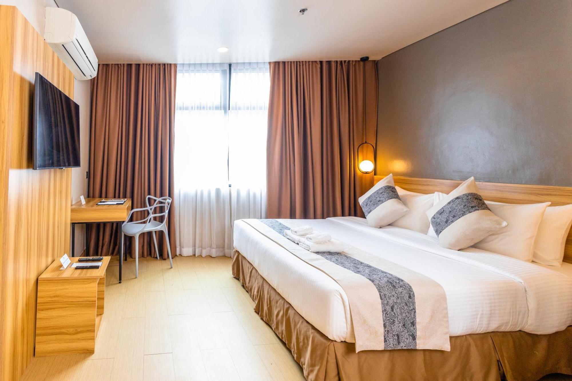 Madison 101 Hotel + Tower Кесон Сити Екстериор снимка