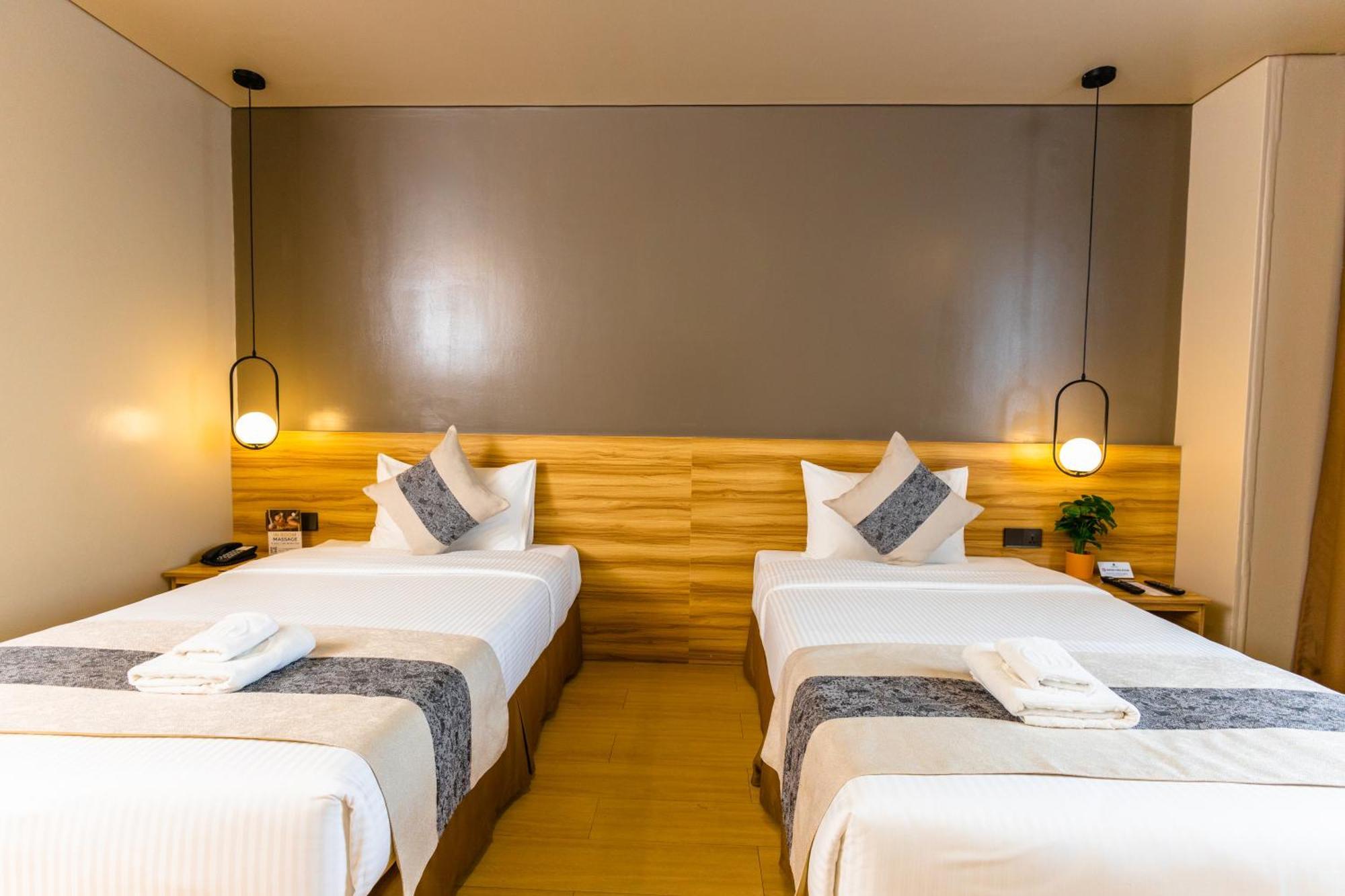 Madison 101 Hotel + Tower Кесон Сити Екстериор снимка