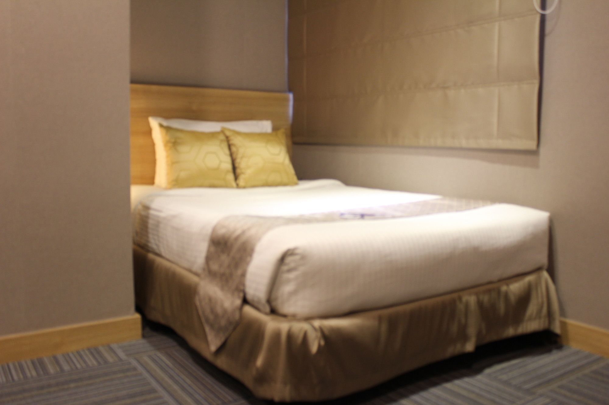 Madison 101 Hotel + Tower Кесон Сити Екстериор снимка
