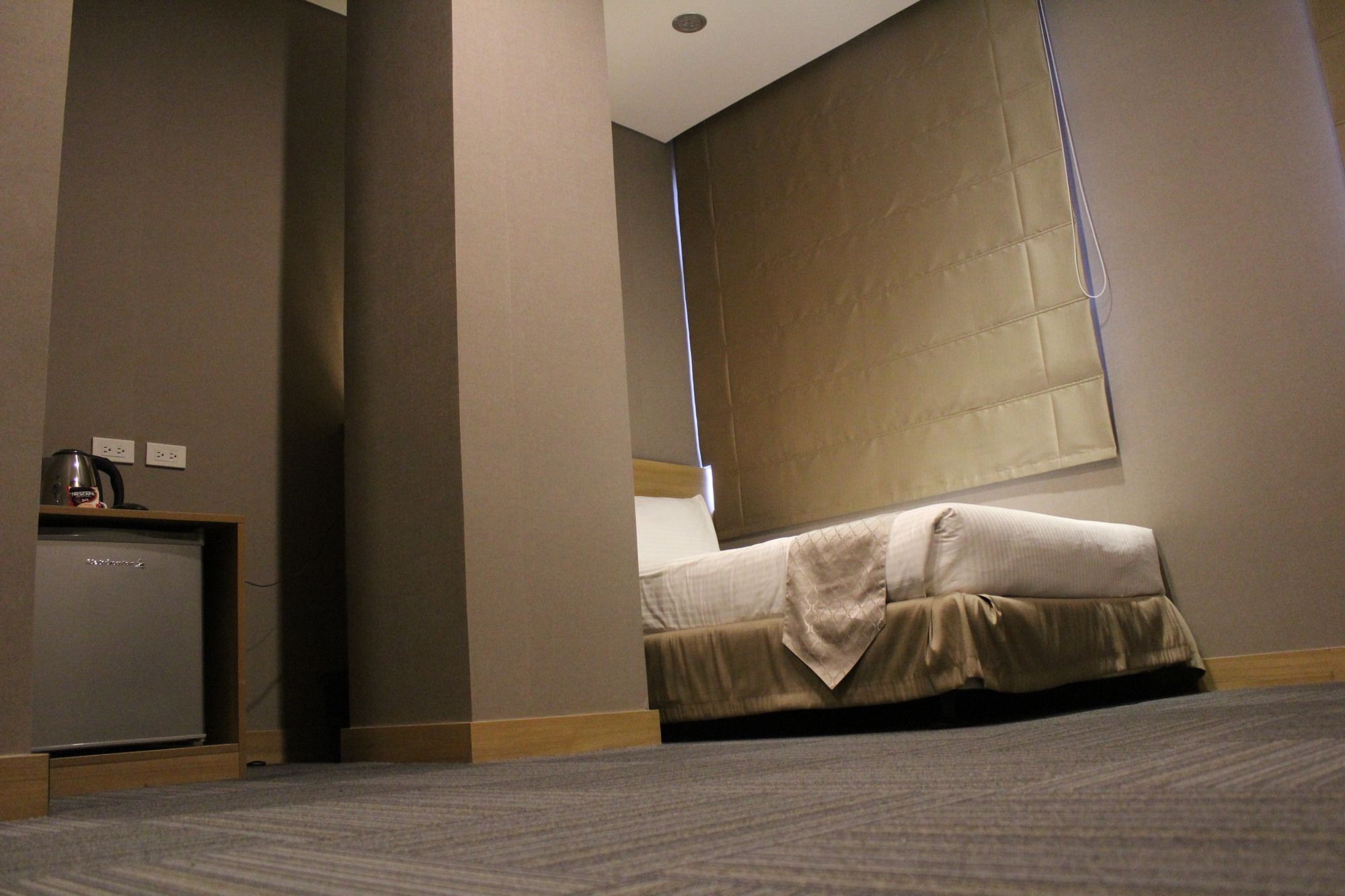Madison 101 Hotel + Tower Кесон Сити Екстериор снимка