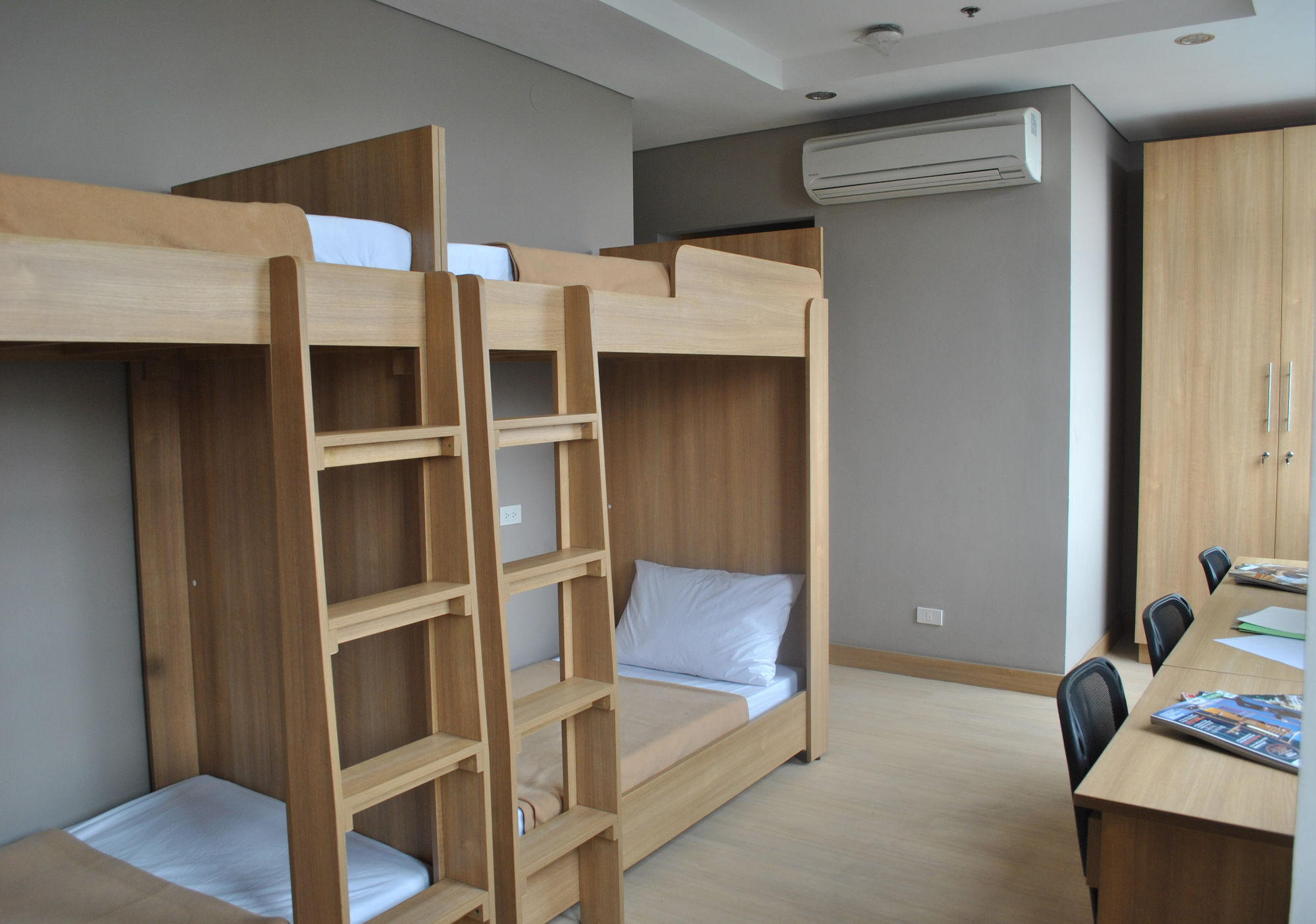 Madison 101 Hotel + Tower Кесон Сити Екстериор снимка