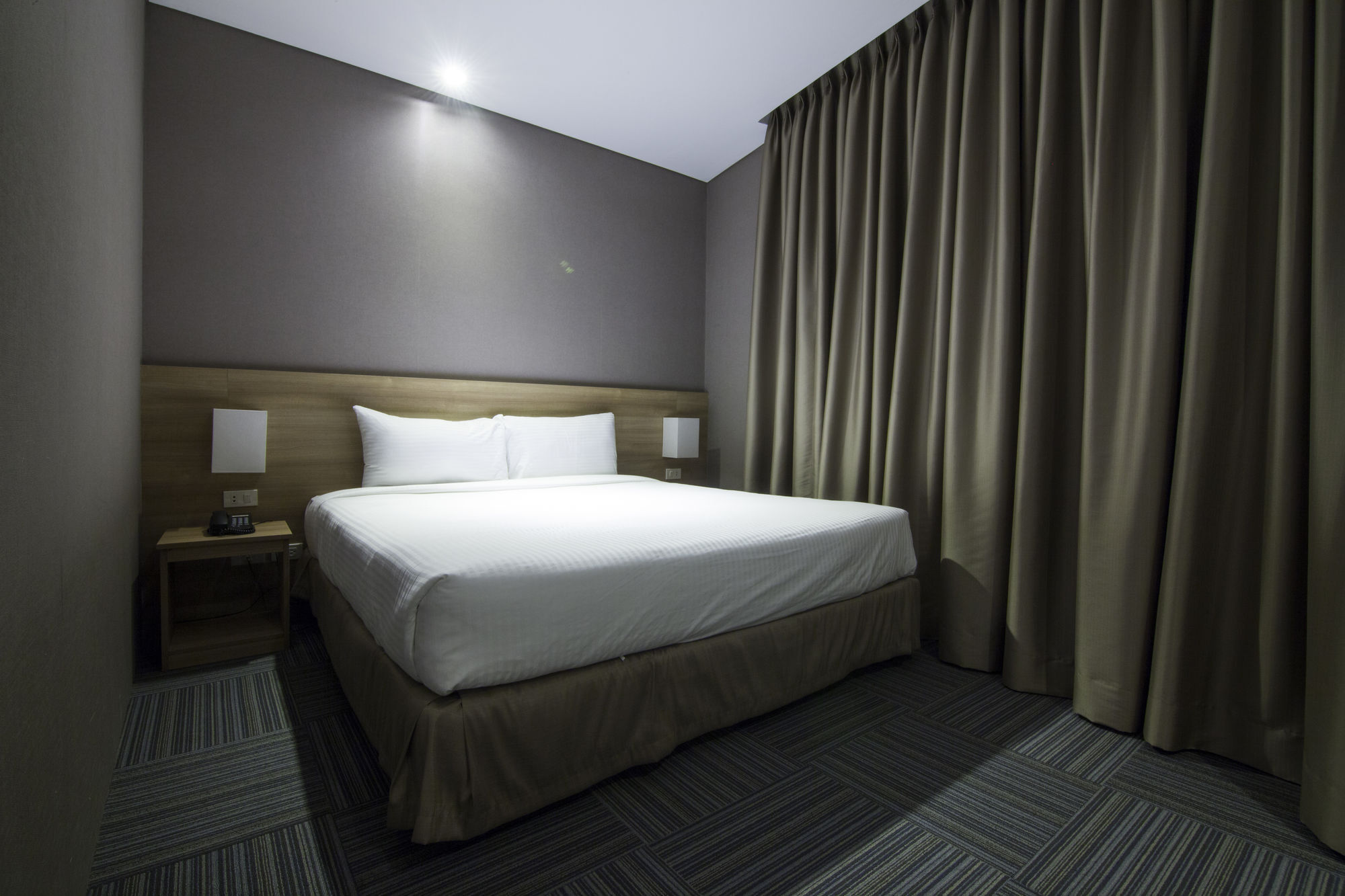 Madison 101 Hotel + Tower Кесон Сити Екстериор снимка