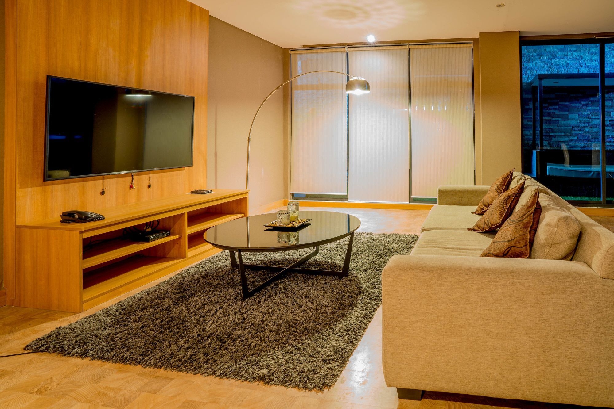 Madison 101 Hotel + Tower Кесон Сити Екстериор снимка