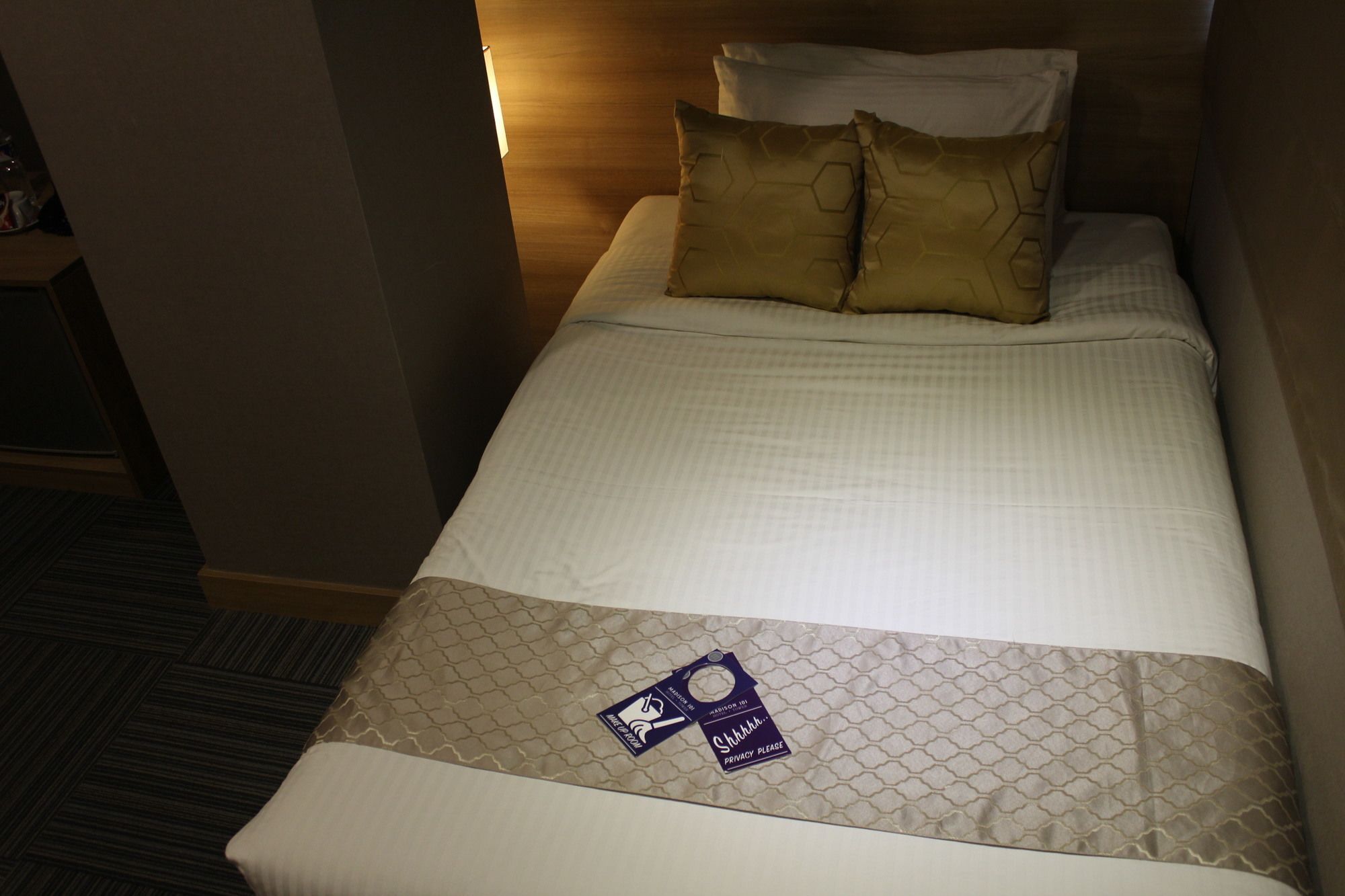 Madison 101 Hotel + Tower Кесон Сити Екстериор снимка
